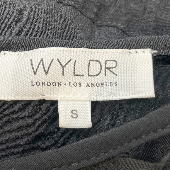 WYLDR LONDON LOS ANGELES Women’s Black Bell Sleeve Crochet Lace Inset Dress - Picture 8 of 10